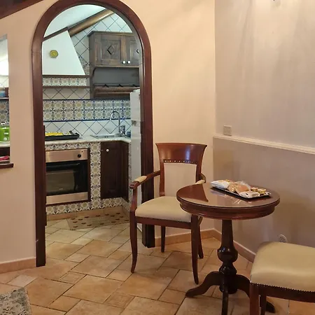 Donna Rosa - Your In Taormina