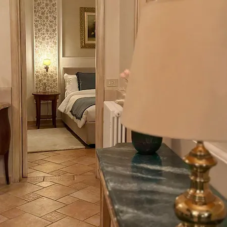 Donna Rosa - Your In Taormina
