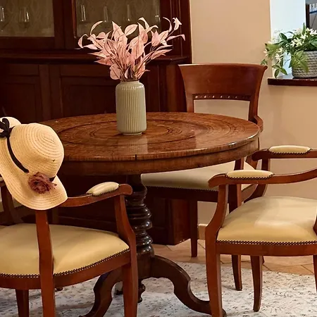 Donna Rosa - Your In Apartment