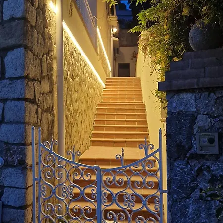 Donna Rosa - Your In Taormina
