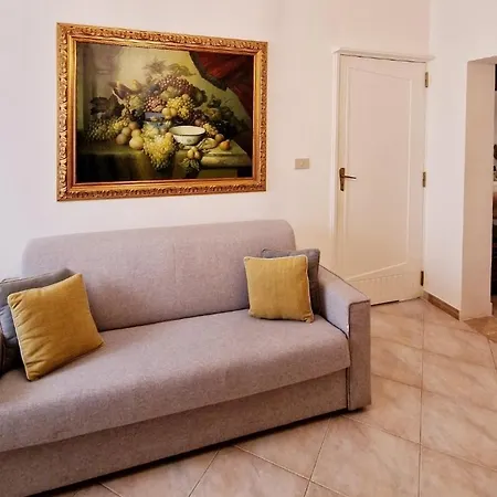 Donna Rosa - Your In Apartment *