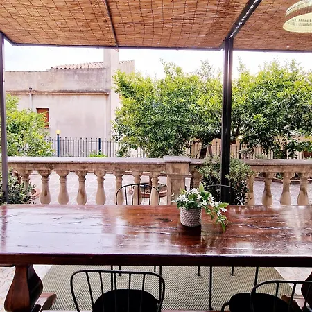 Donna Rosa - Your In Taormina