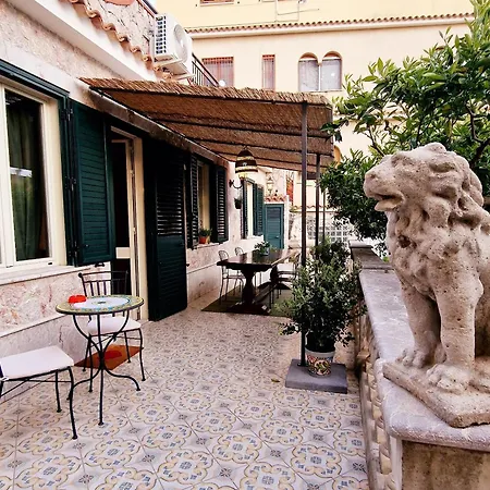 Donna Rosa - Your In Lejlighed *