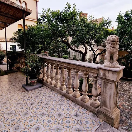 Donna Rosa - Your In Taormina