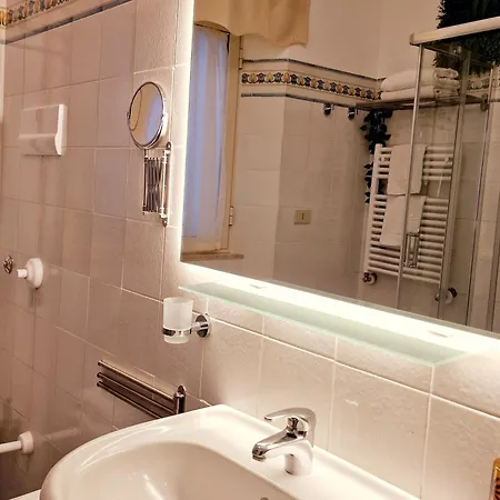 Donna Rosa - Your In تاورمينا