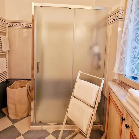 Donna Rosa - Your In