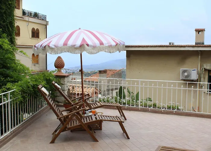 Donna Rosa - Your In דירה טאורמינה